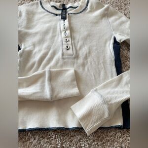 SKIMS Stretch Cotton Rib Long
Sleeve Crop Henley - Marble/Navy
Size S